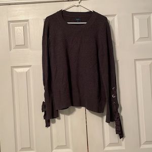 Grey sweater. Size large